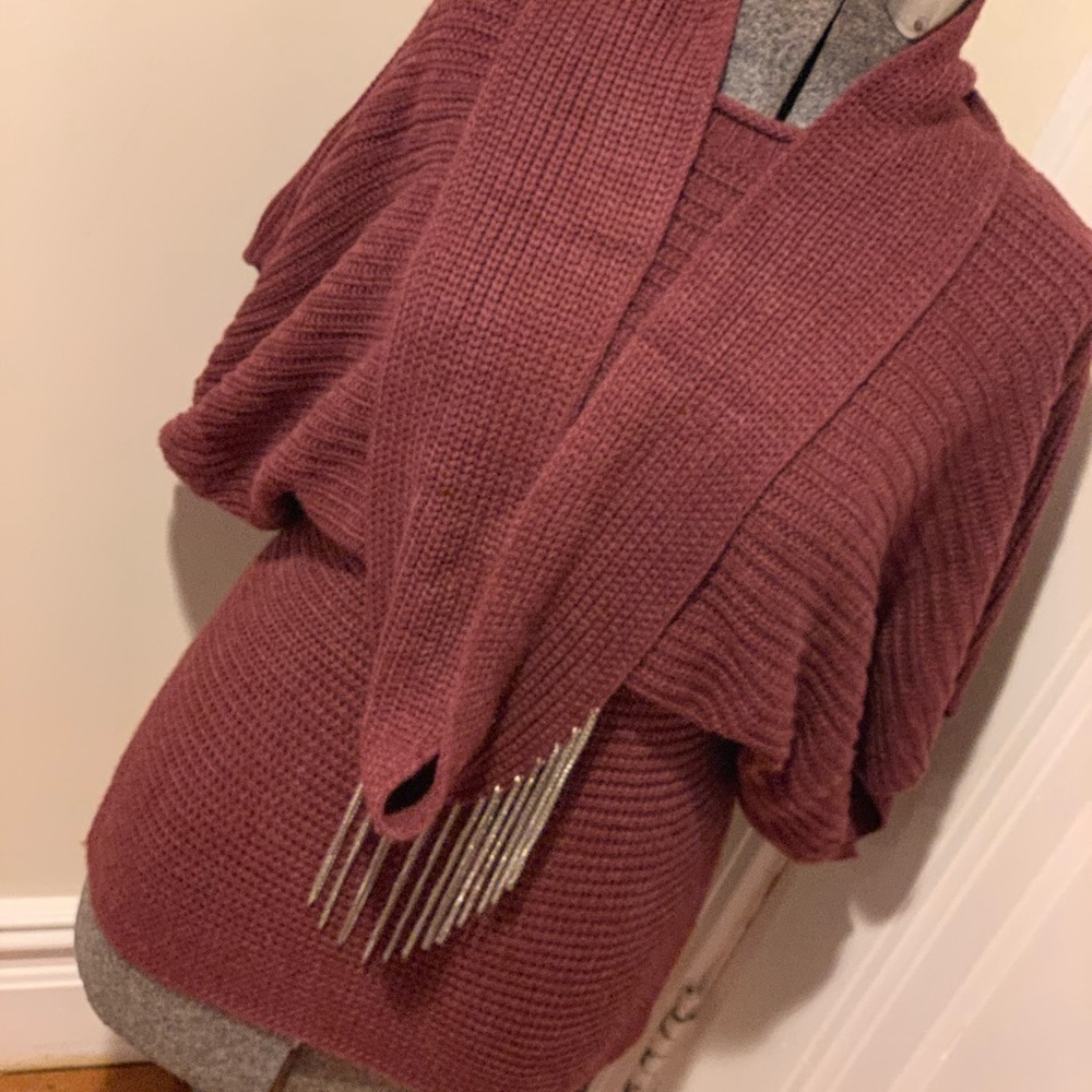 Women’s sweater by Nine West size M in burgundy